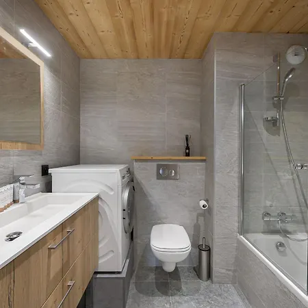 Apartment Famillial T4 A Moriond, 8 Pers, A 100 M Des Pistes Avec Parking, Terrasse Et Wifi - Fr-1-563-45 *